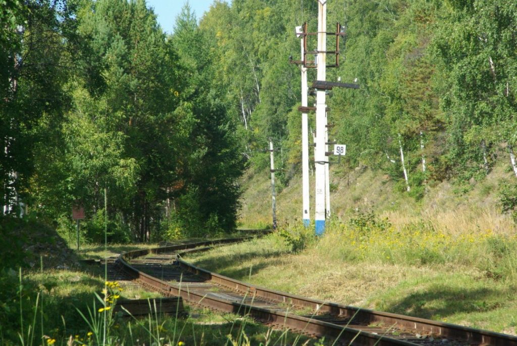 Zdjęcie przedstawia linię kolejową