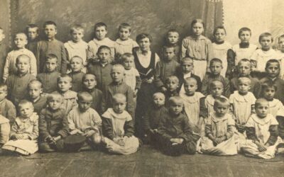 Bezhenstvo – children from the orphanage in Fastovo, Russian Empire, 1915–1916
