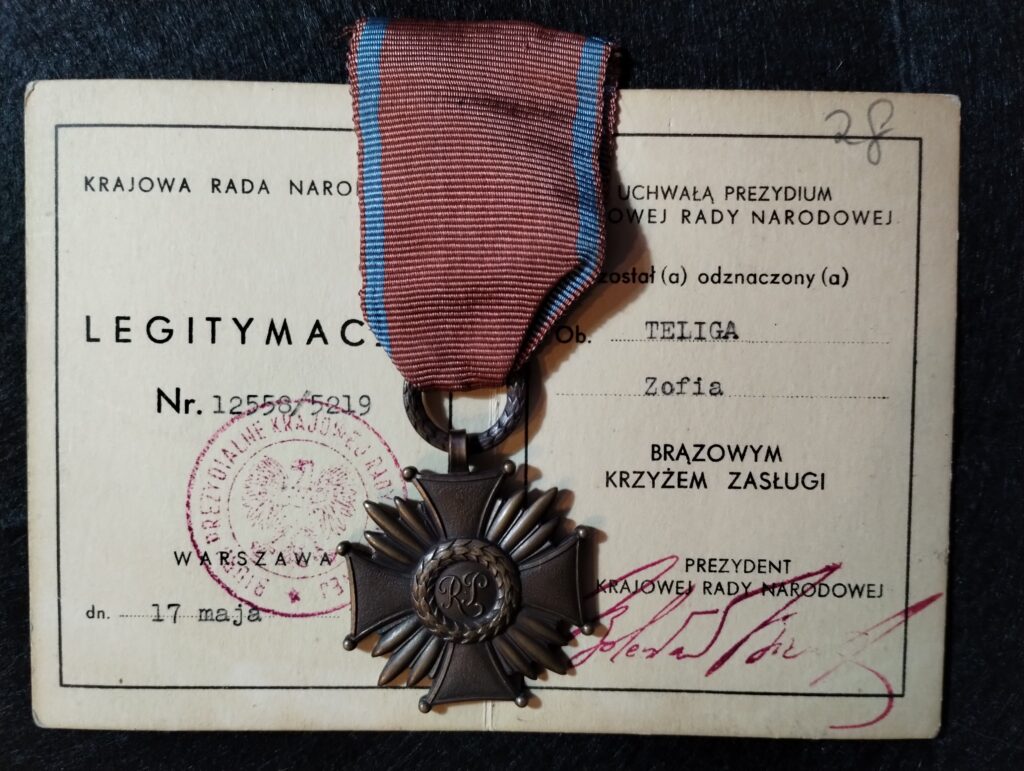 Odznaczenie państwowe: Krzyż Zasługi i legitymacja do niego